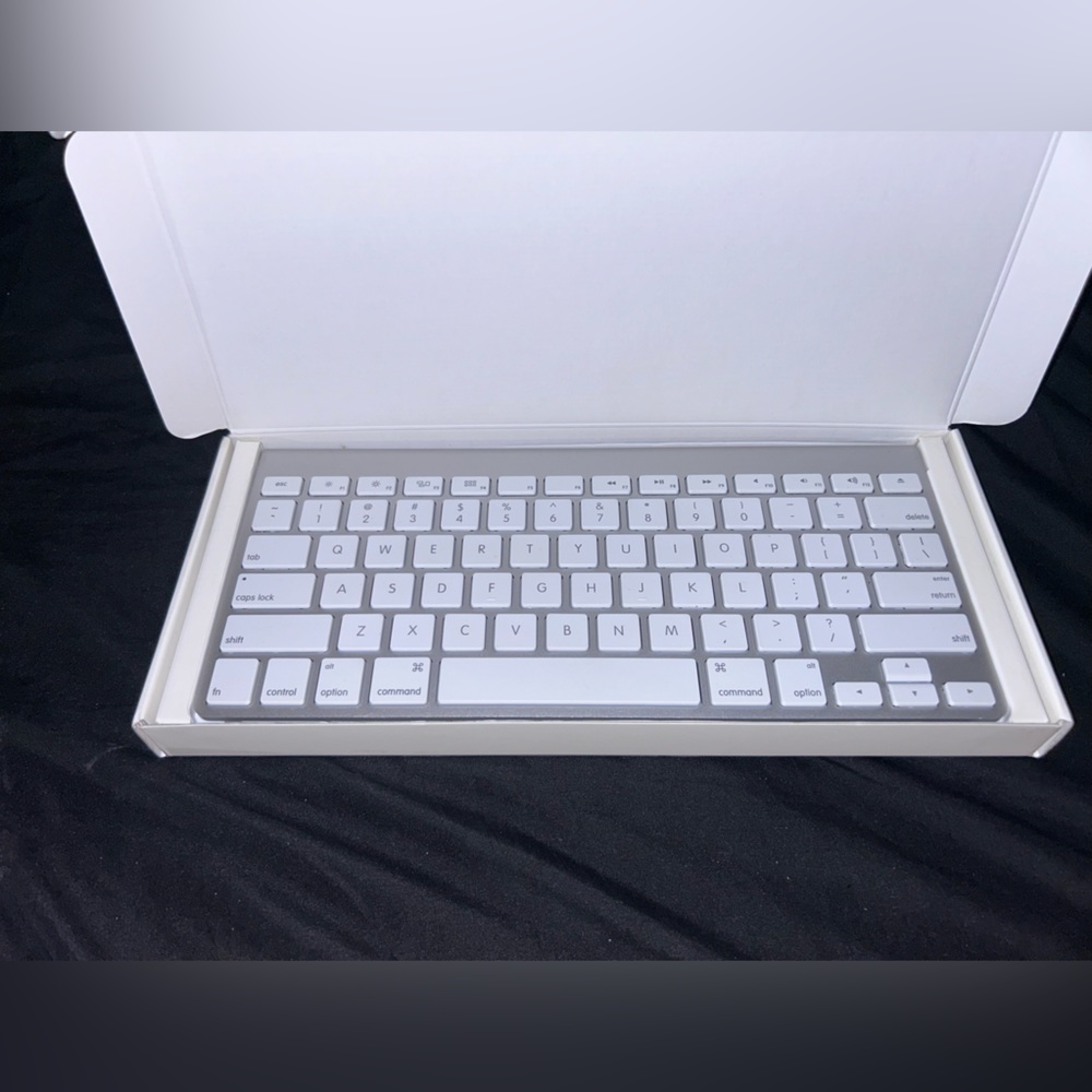 Wireless Keyboard - Picture 2 of 2